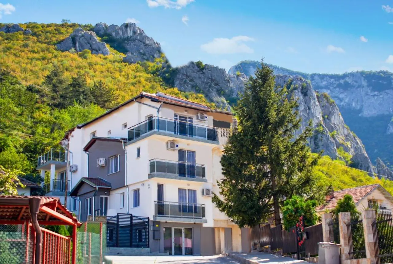 Hotel Rade 3 with the Vratsa Balkan in the background